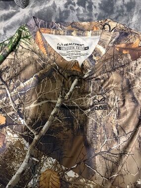 Realtree Men's Brown and Green Camo Performance Tee